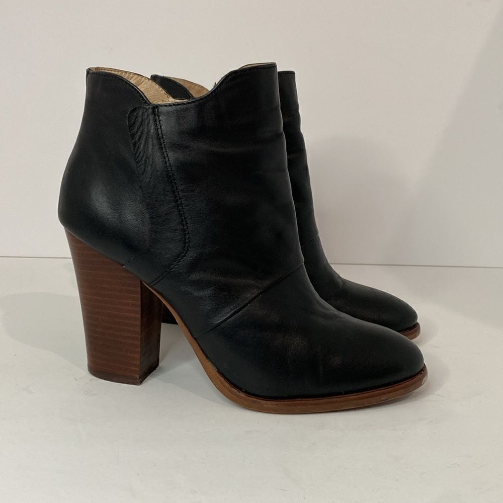 Halogen Brynn Black Leather Booties w/ Zipper